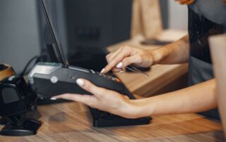 Cara Mengatur fitur biaya pada Accurate POS